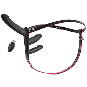 Strap On pas s tremi vibratorji