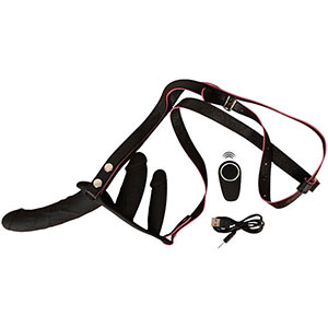Strap On pas s tremi vibratorji