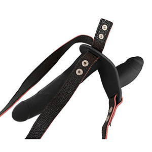 Strap On pas s tremi vibratorji